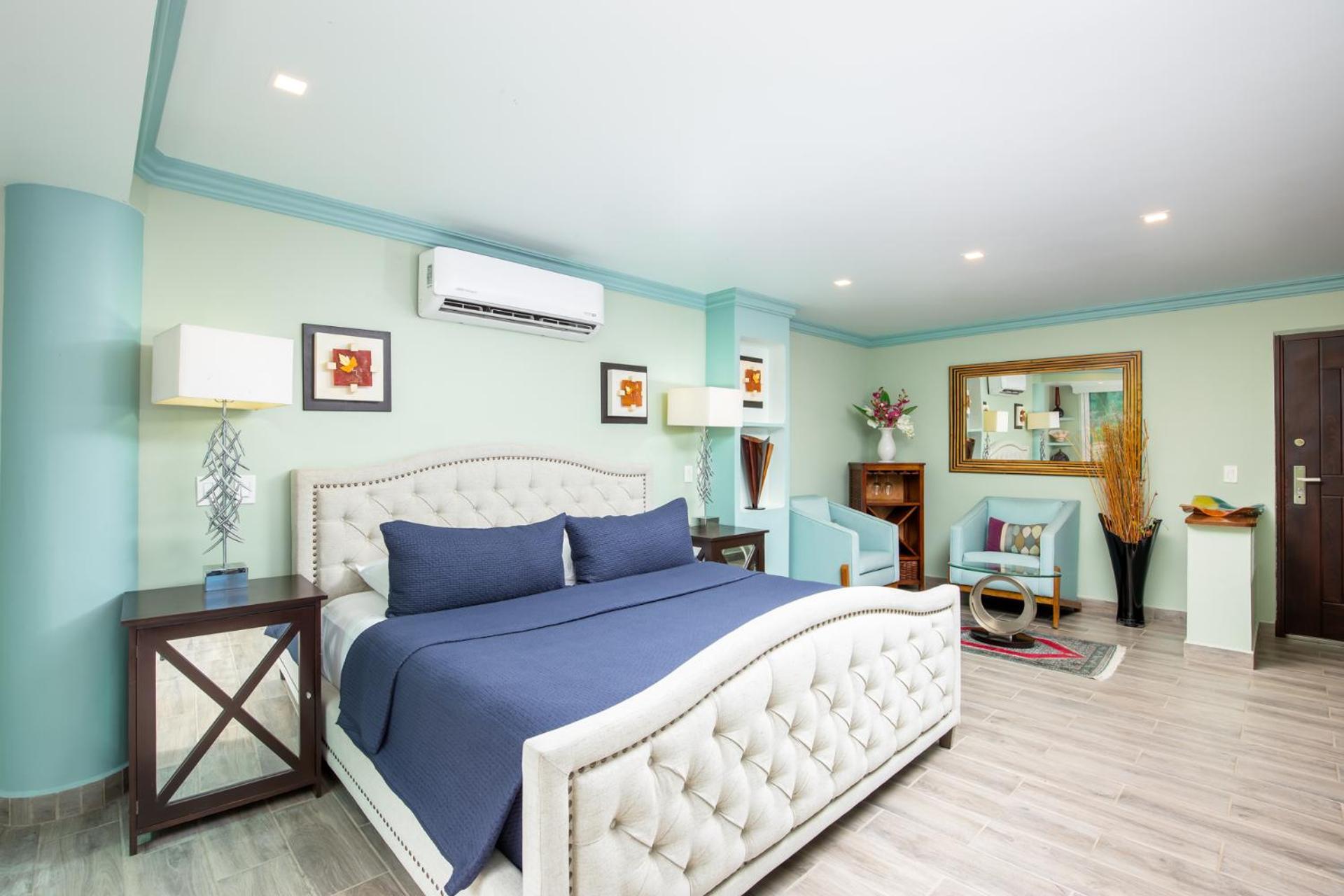 Family Vacation Home, Frontage