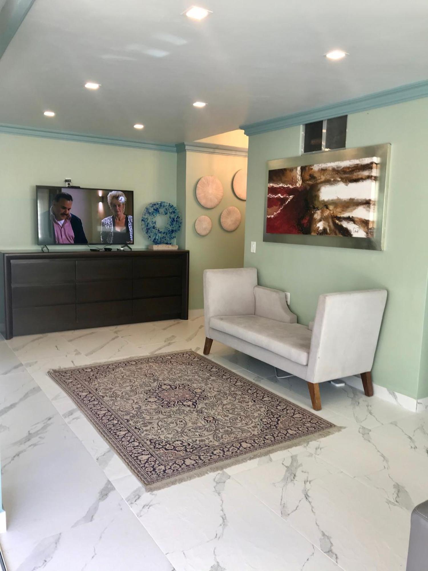 Family Vacation Home, Frontage *