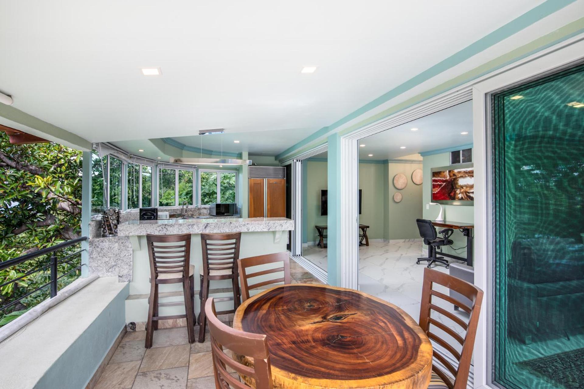 Family Vacation Home, Frontage
